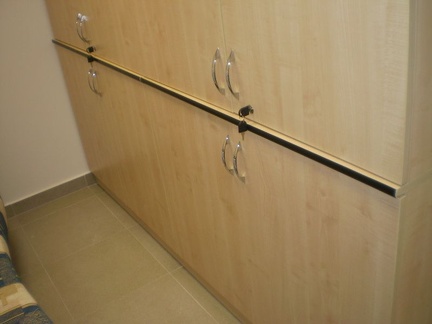 005